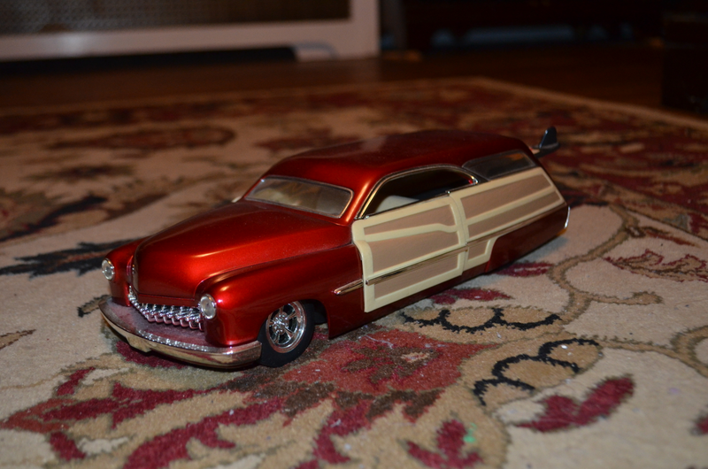 1/18 Custom Mercury woody wagon, missing 1 of the 2 surfboards.